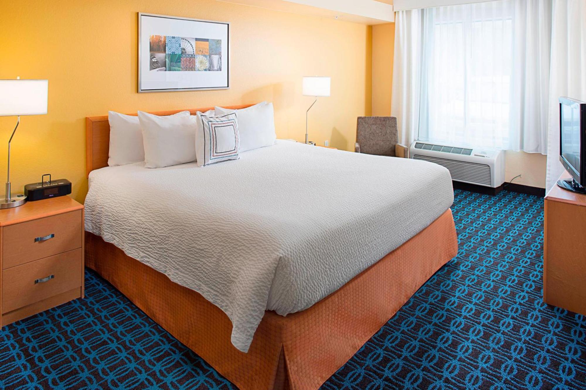 Hotel Fairfield & By Marriott South 3*