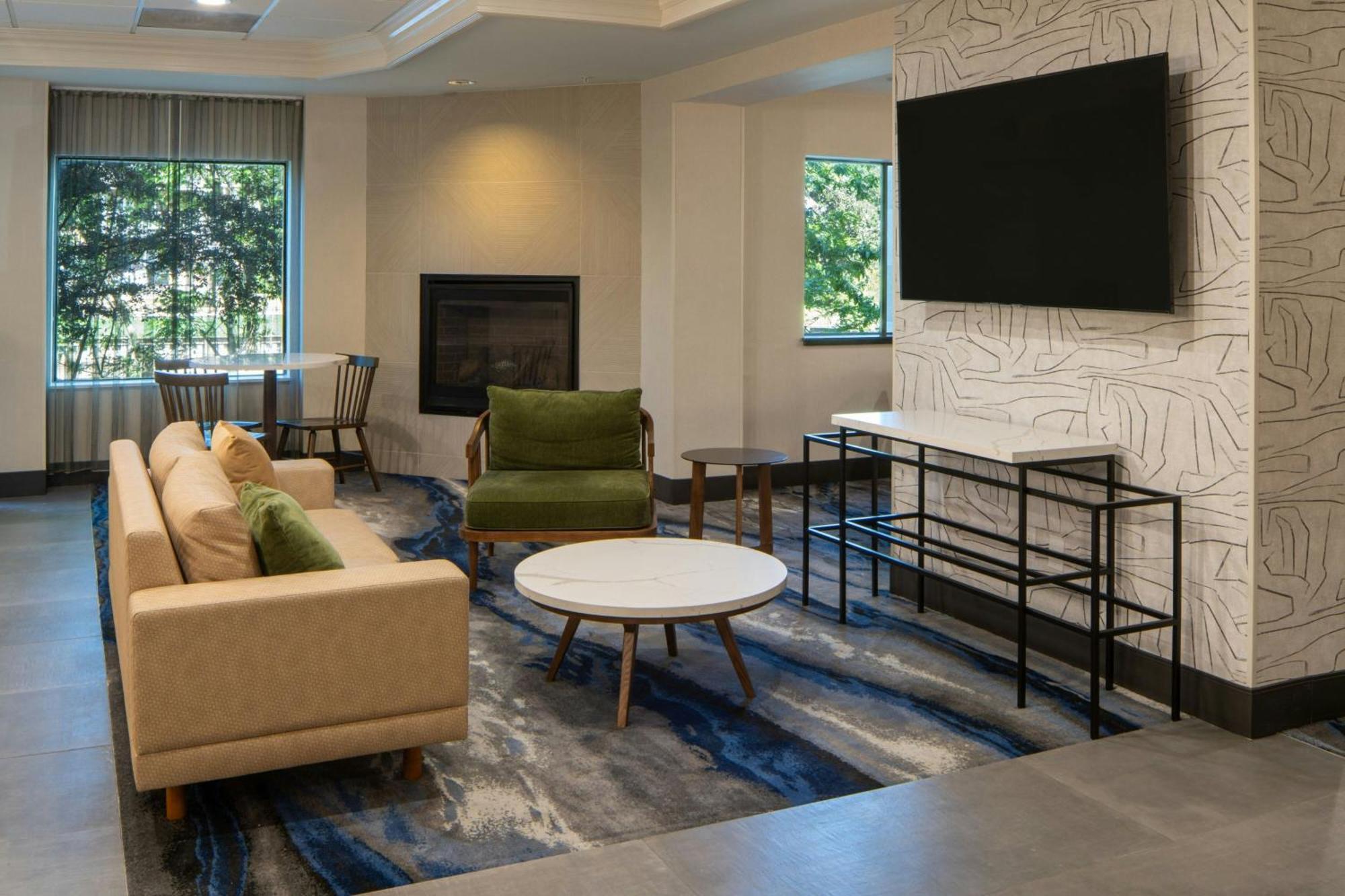 Hotel Fairfield & By Marriott South 3*